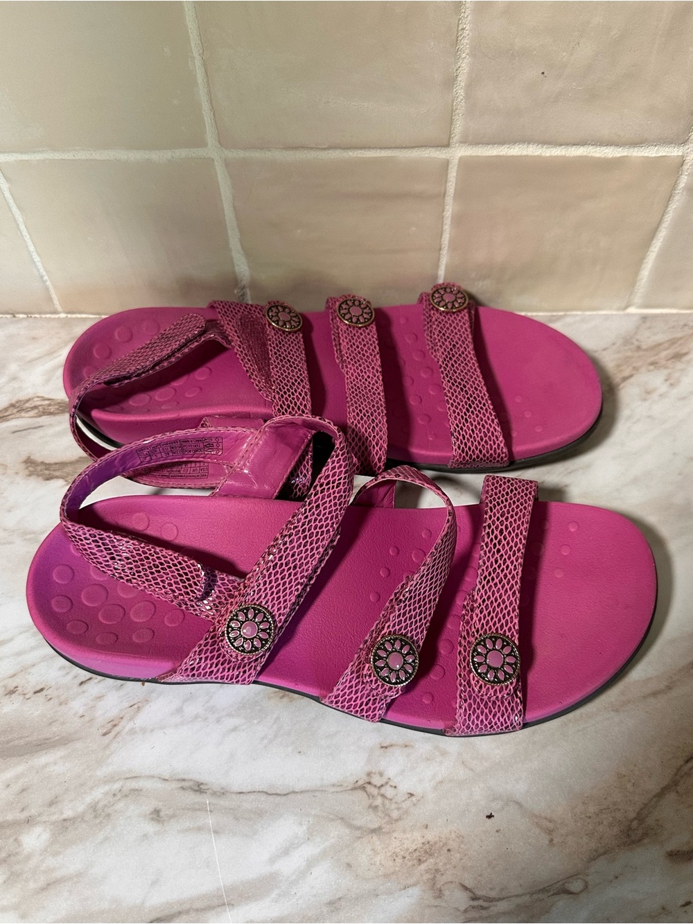 Vionic Orthaheel Amber Adjustable Sandals- Size 7